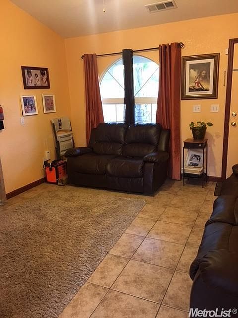 2nd image of 2649 Juliet Rd