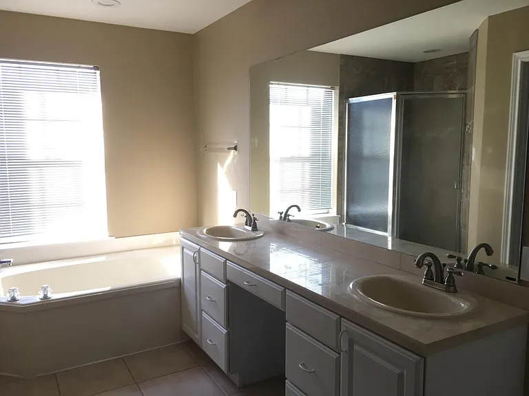 Master full bathroom (with shower and tub).