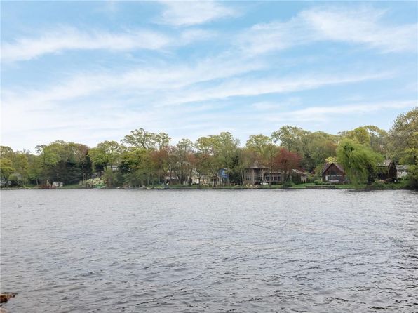 152 Indian Trl S, South Kingstown, RI 02879