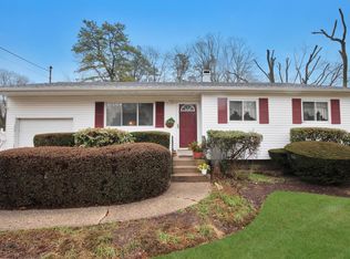 637 Argosy St, Islip Terrace, NY 11752
