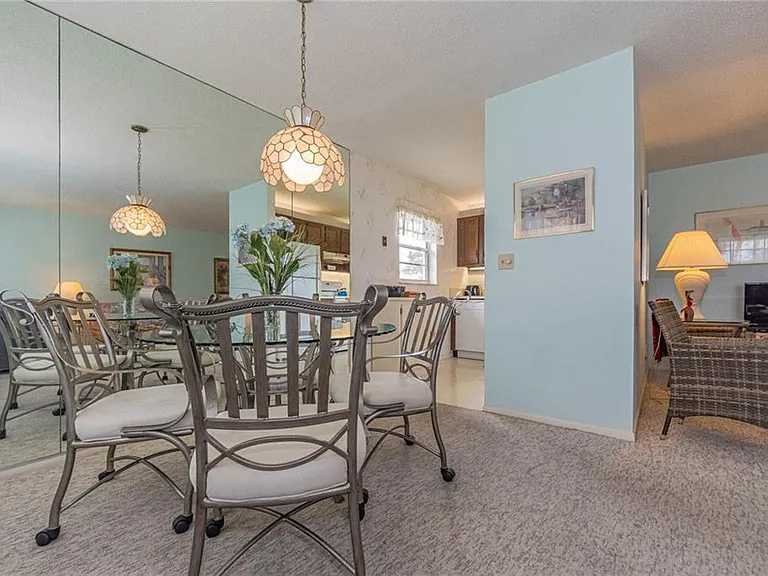 103 Royal Oak Dr — Photo 3