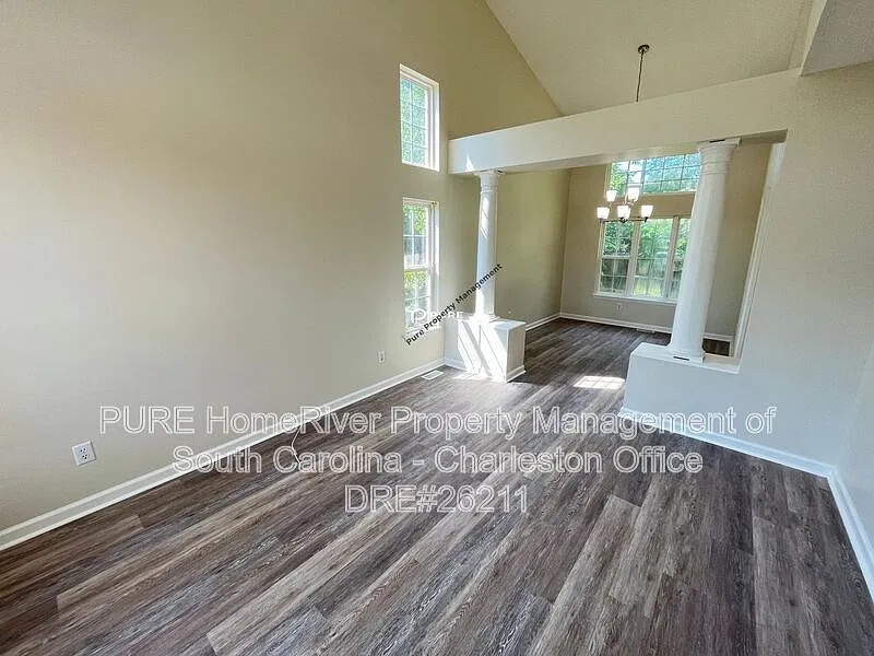 4 bed, 3.0 bath, 2000 sqft, $2,300 — Photo 4