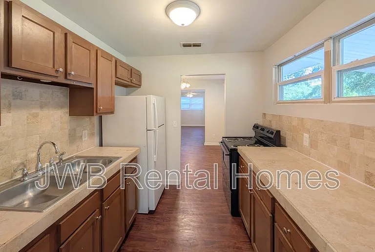 6622 Burpee Dr S — Photo 2