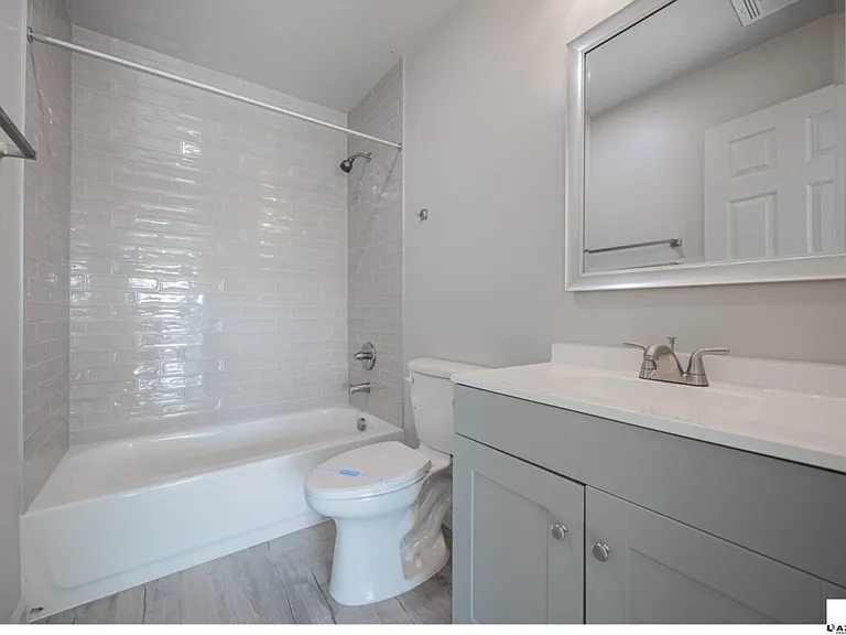 2121 W Adams St #B-B202 — Photo 13