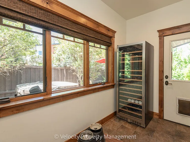 1374 NW Kingston Ave — Photo 27