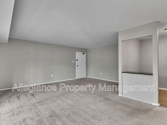 5th image of 200 Park Terrace Ct SE APT 7