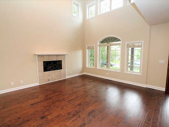 4th image of 4106 Amesbury Dr
