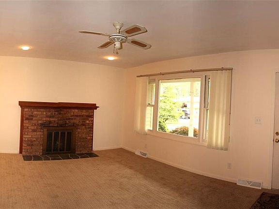 3rd image of 1139 Herbert J Ave