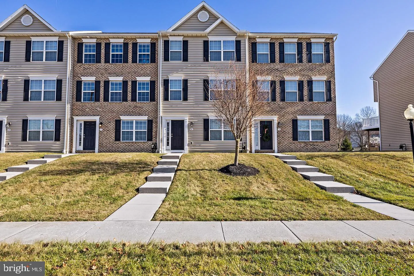 4 bed, 2.5 bath, 1625 sqft, $1,936 — Photo 1