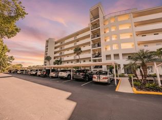 225 Country Club Dr #1209, Largo, FL 33771