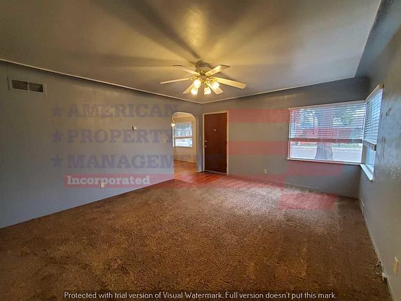 4th image of 2204 E Oak St
