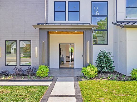 3rd image of 3932 Cortez Dr