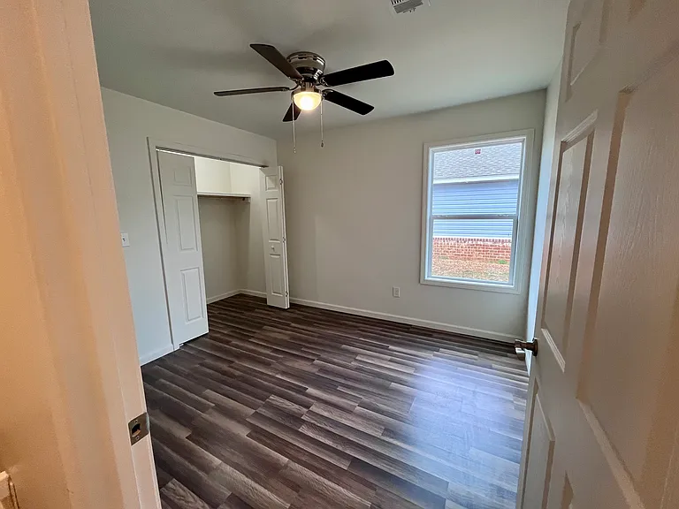 2430 College St — Photo 8