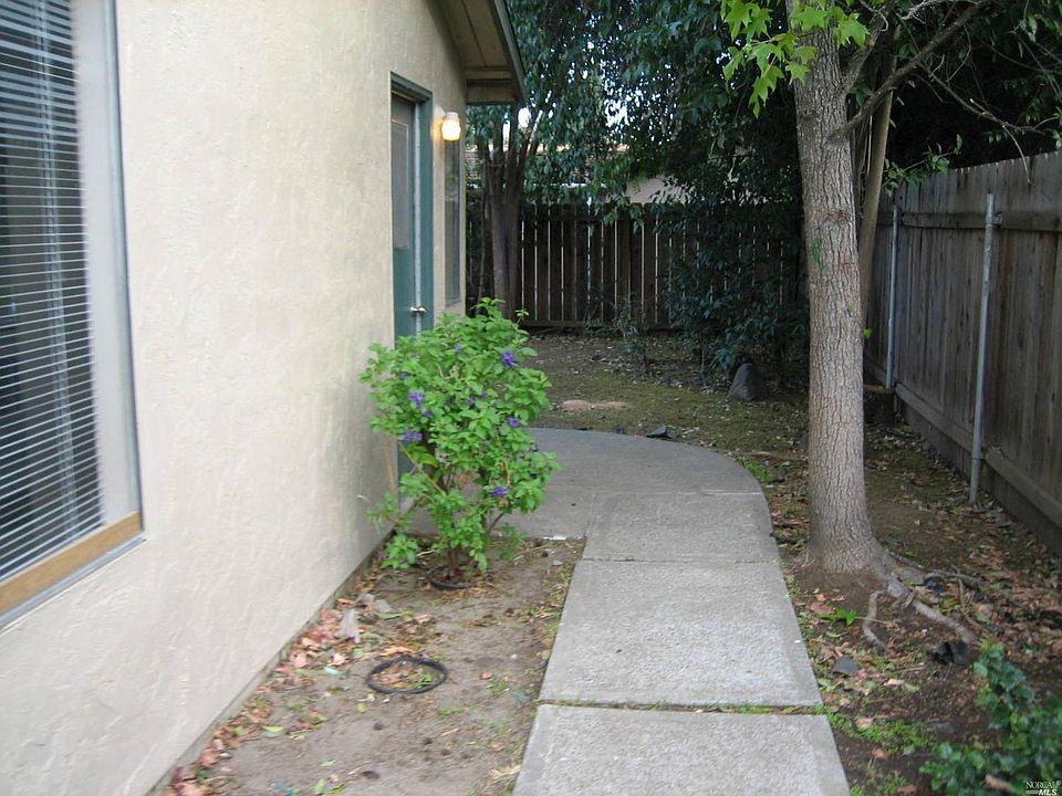 2nd image of 301 Royal Oaks Dr