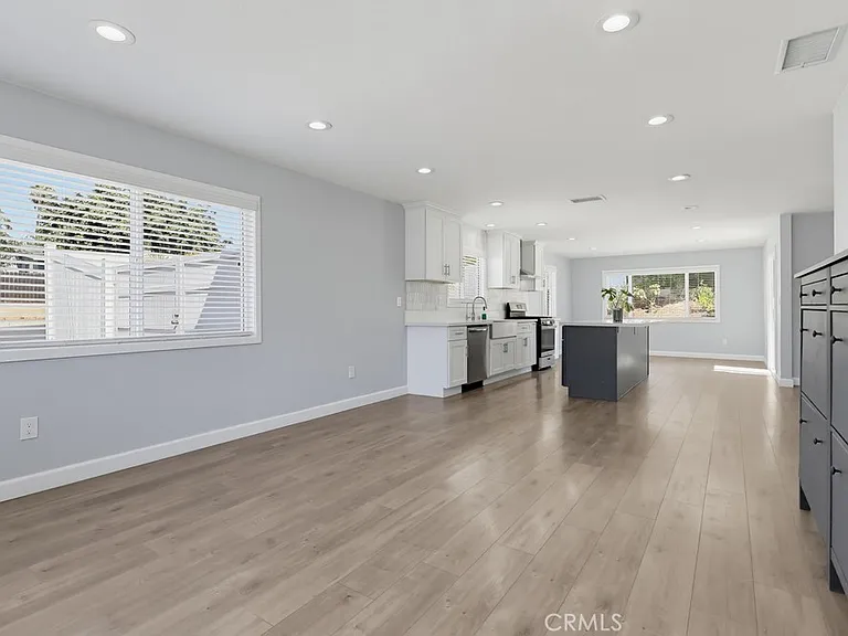 15811 Rosalita Dr — Photo 4