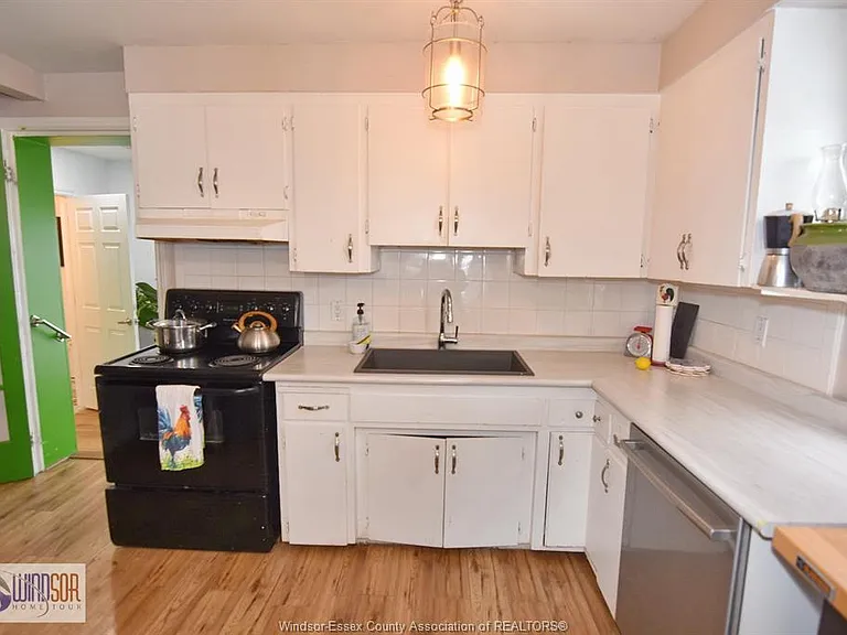 2471 Pillette Rd — Photo 25