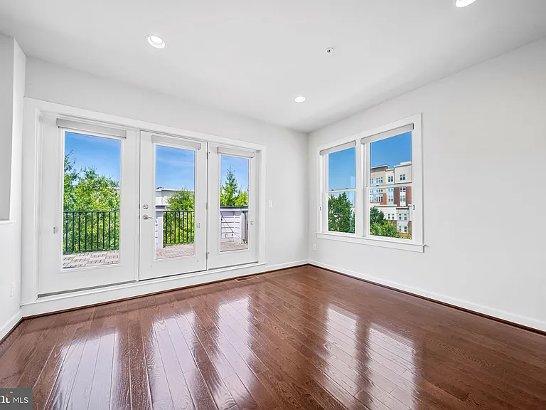 1121 S Lincoln St — Photo 40
