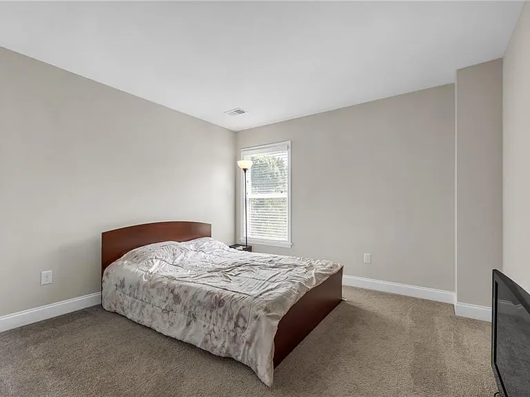 1645 Hillcrest Dr — Photo 15