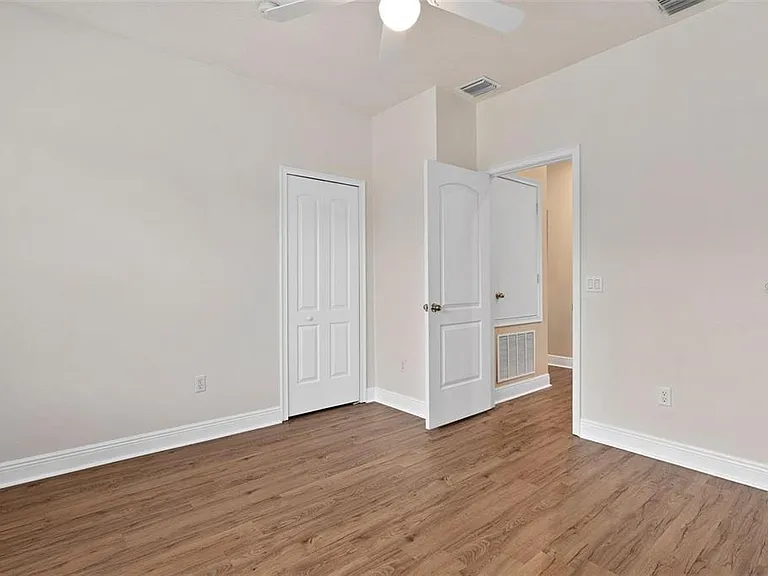 828 Ellwood Ave #J — Photo 17