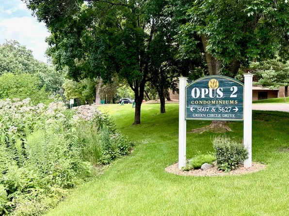 5627 Green Circle Dr APT 301, Minnetonka, MN 55343