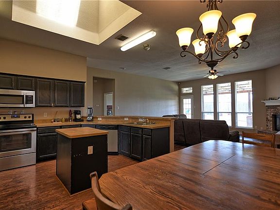 3rd image of 108 Pebble Creek Way