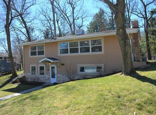 886 Timber Trl, Fontana, WI 53125