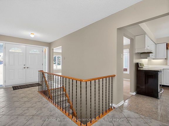 4th image of 943 Playfair Rd