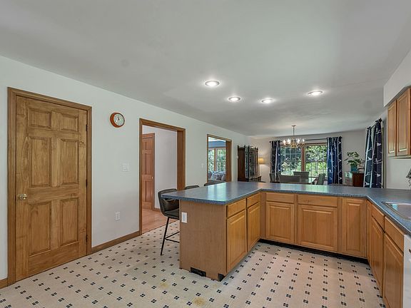 5th image of 1350 Barker Road
