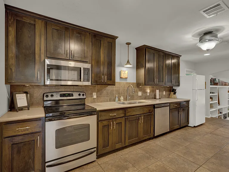 1015 Reiley Rd — Photo 5