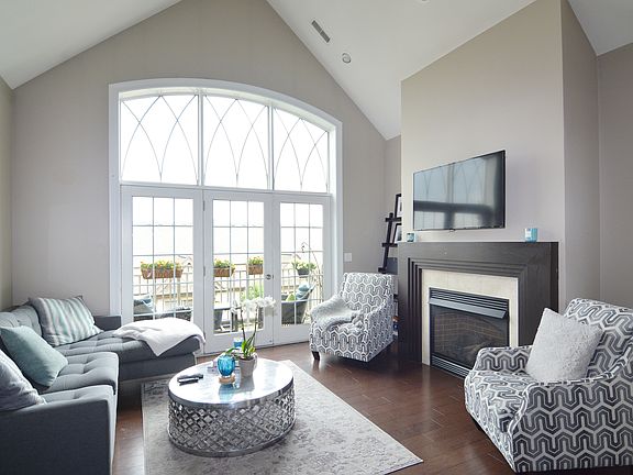 2nd image of 423 S 2nd St #405