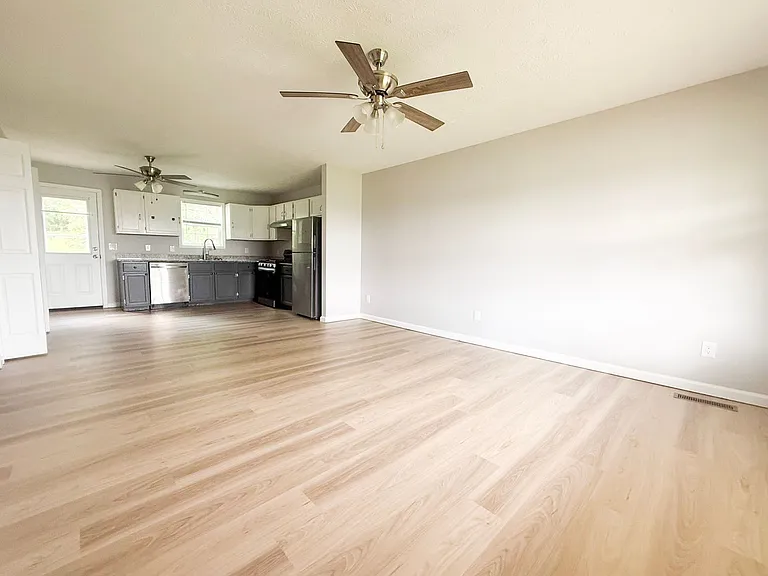 114 Judah Dr — Photo 2