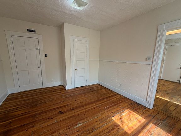 5th image of 123 Rennell St #2