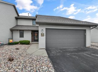 830 E River Dr APT D, De Pere, WI 54115