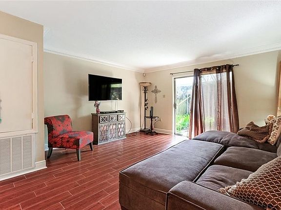 3rd image of 1622 Napoleon Ave