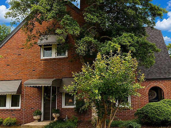 4th image of 913 Swanson Blvd