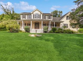 18 Pinebrook Dr, Poughquag, NY 12570