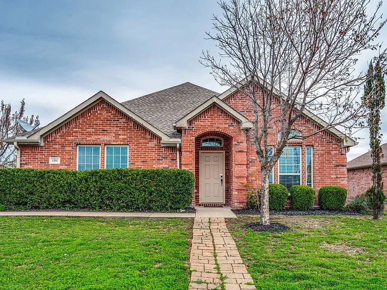 1301 Red River Dr — Photo 1