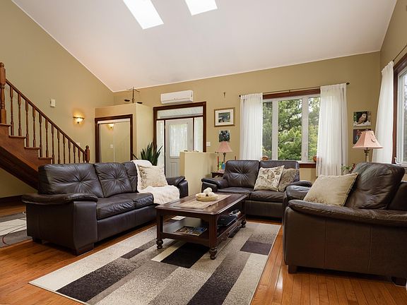 3rd image of 11 Millview Ave