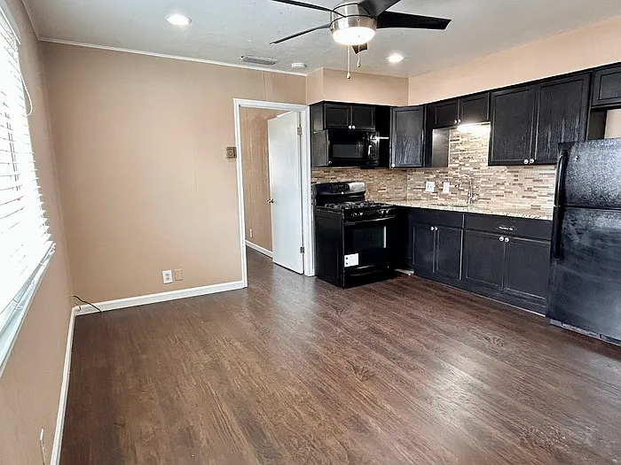 Building Photo - 224 Avenue F #12