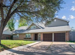 900 Rosewood Ln, Arlington, TX 76010