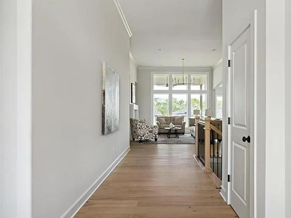5th image of 8156 Roundtree St