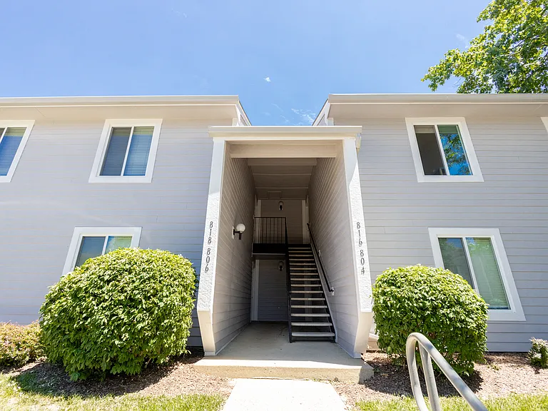Exterior Apartment Building at Woodbridge Bloomington