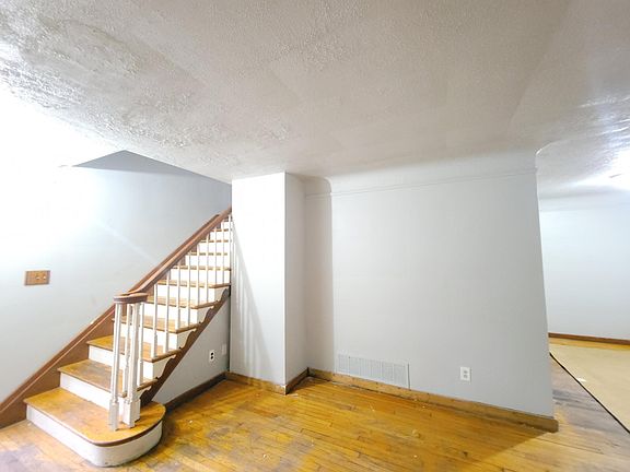 3rd image of 16146 Blackstone St