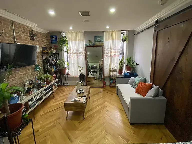1102 Jefferson Ave #1L — Photo 2