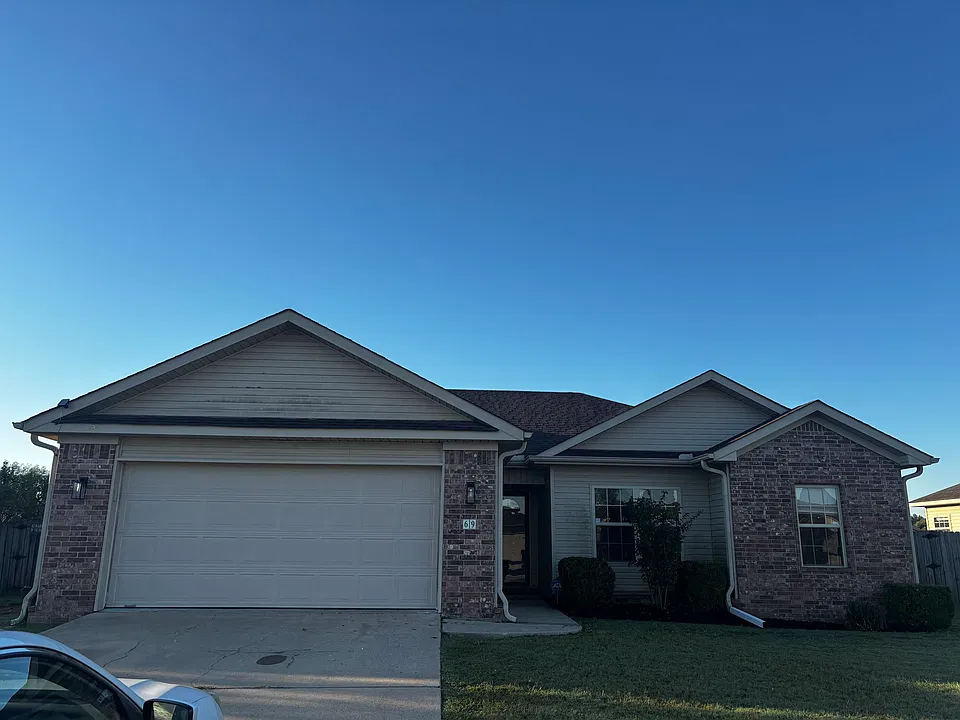 69 Willow Lake Dr