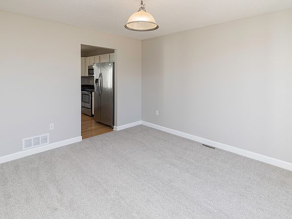 3rd image of 1785 SE Prairie Creek Dr