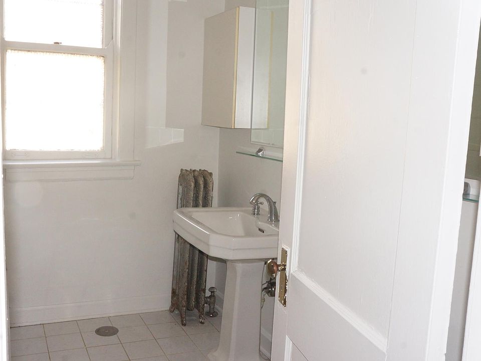 1st image of 6327 N Magnolia Ave #2N