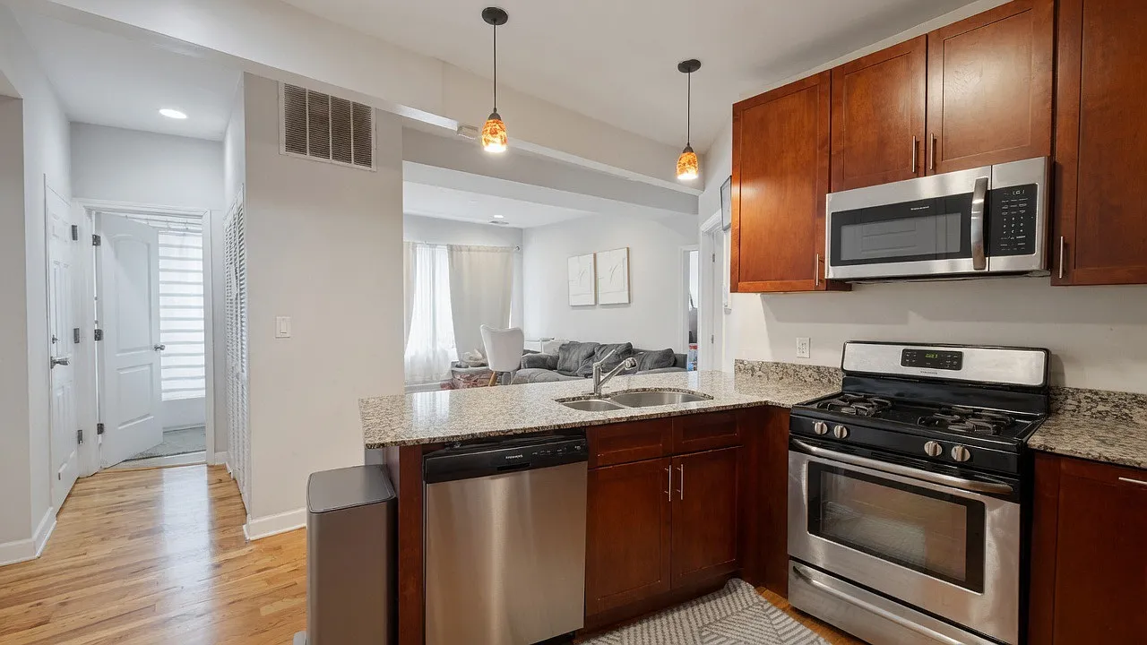 2 bed, $1,773 — Photo 3