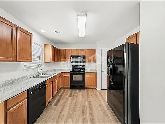 4th image of 4134 Robinwood Dr