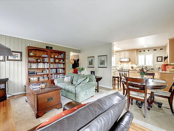 3rd image of 1034 Heatherstone Ave